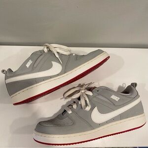 2011 Nike Sneakers Grey with Pink Soles